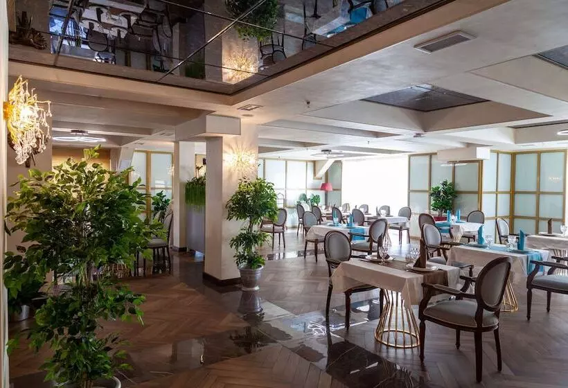 هتل Somerset City Centre Atyrau