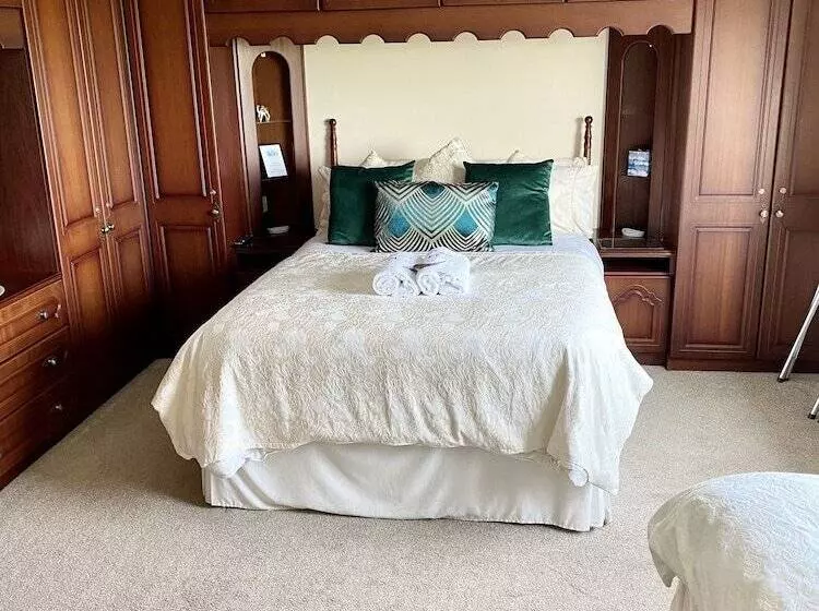 Bed and Breakfast Cullentra House