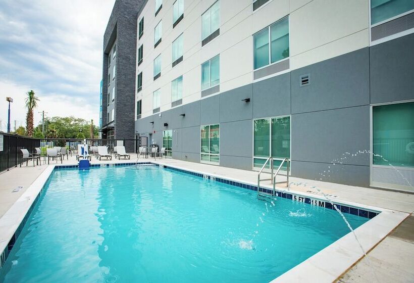 فندق Holiday Inn Express & Suites Pensacola Airport North – I 10, An Ihg