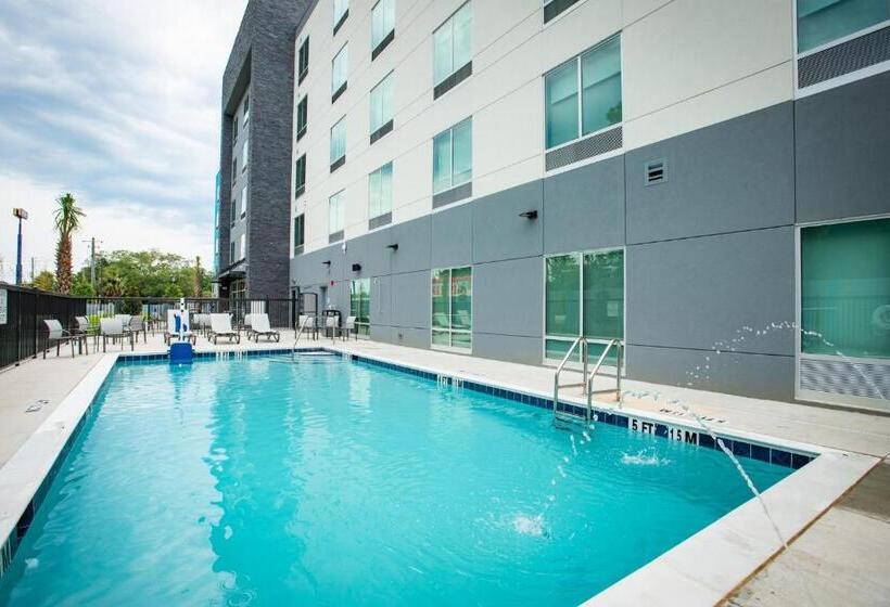 فندق Holiday Inn Express & Suites Pensacola Airport North – I 10, An Ihg