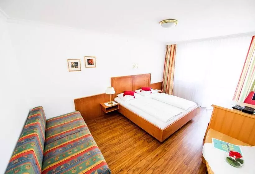 Hotelli Landgasthof Zur Goldenen Traube