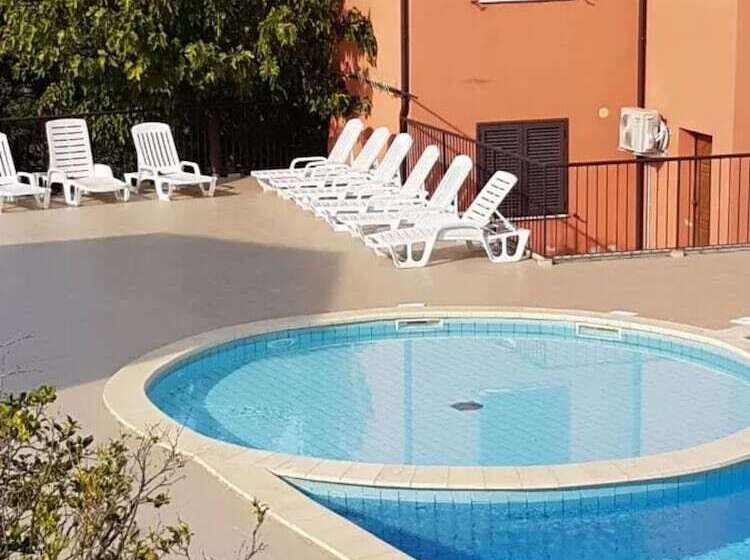 Отель Les Terrasses De Lozari