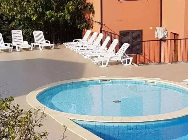 Отель Les Terrasses De Lozari