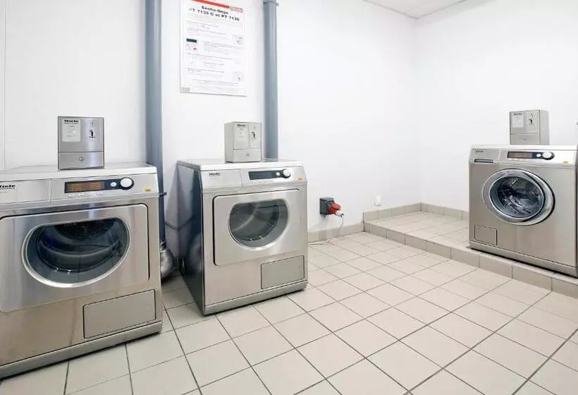 هتل Séjours & Affaires Rennes Longs Champs