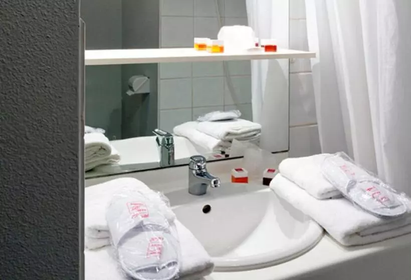 هتل Séjours & Affaires Rennes Longs Champs