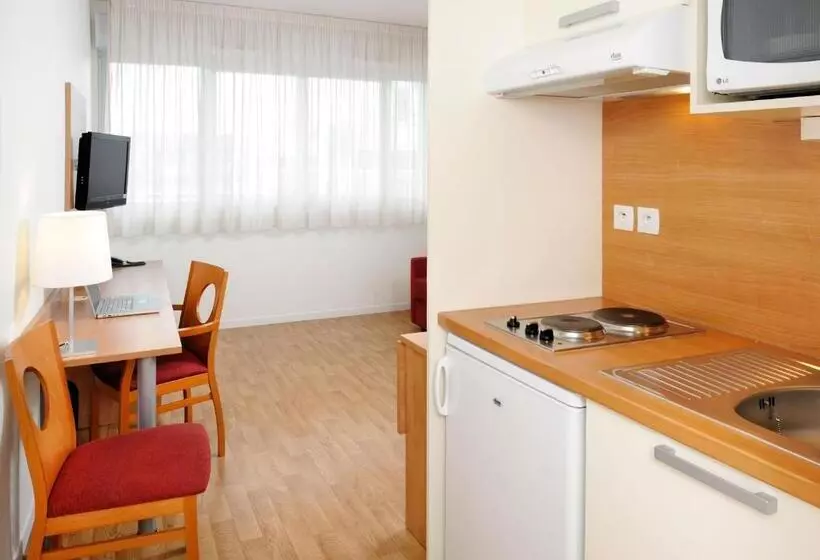 هتل Séjours & Affaires Rennes Longs Champs