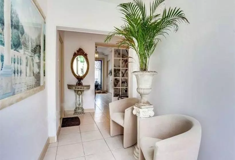 호텔 Top' Meubles Locations