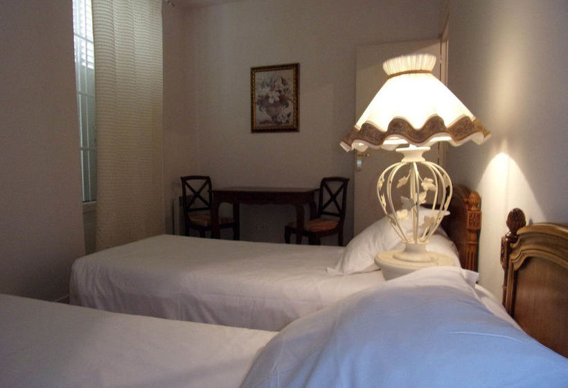 فندق Top' Meubles Locations