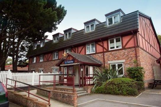 Отель Travelodge Bournemouth Cooper Dean