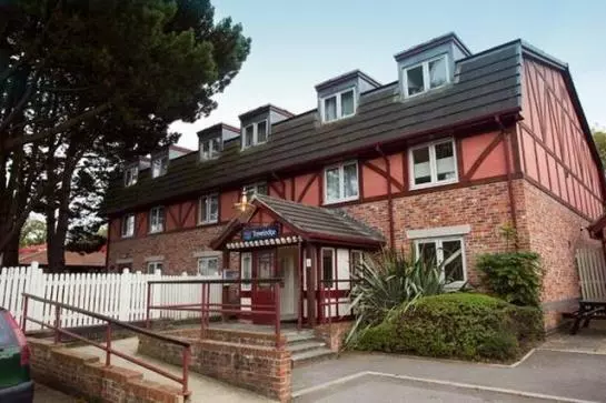 Отель Travelodge Bournemouth Cooper Dean
