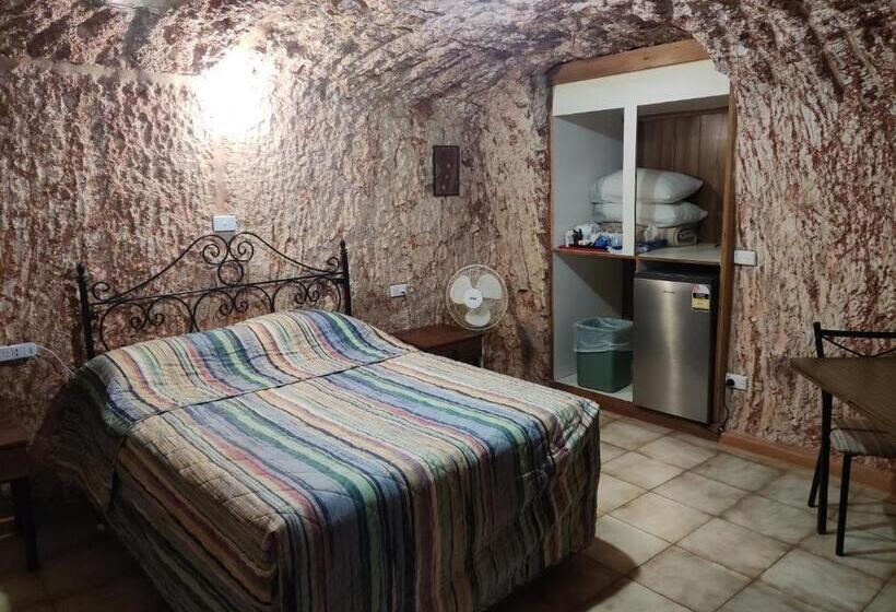 Radeka Downunder Underground Motel