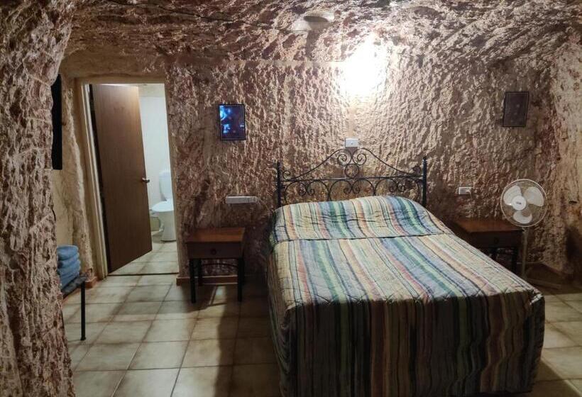 Radeka Downunder Underground Motel