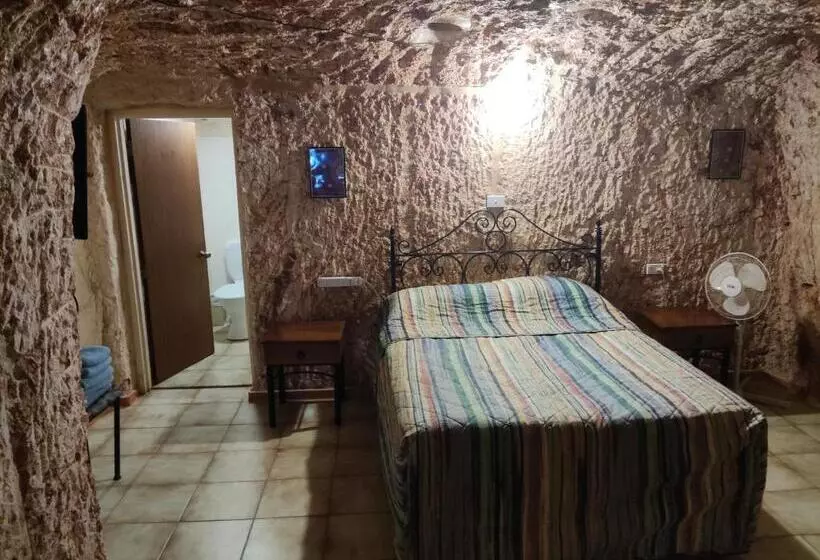 Radeka Downunder Underground Motel