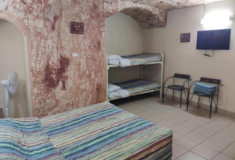 Radeka Downunder Underground Motel