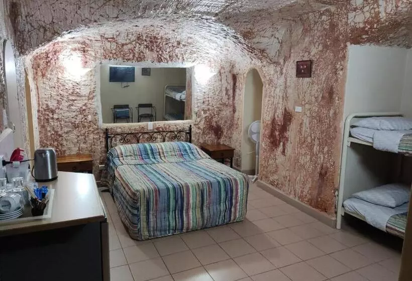 Radeka Downunder Underground Motel