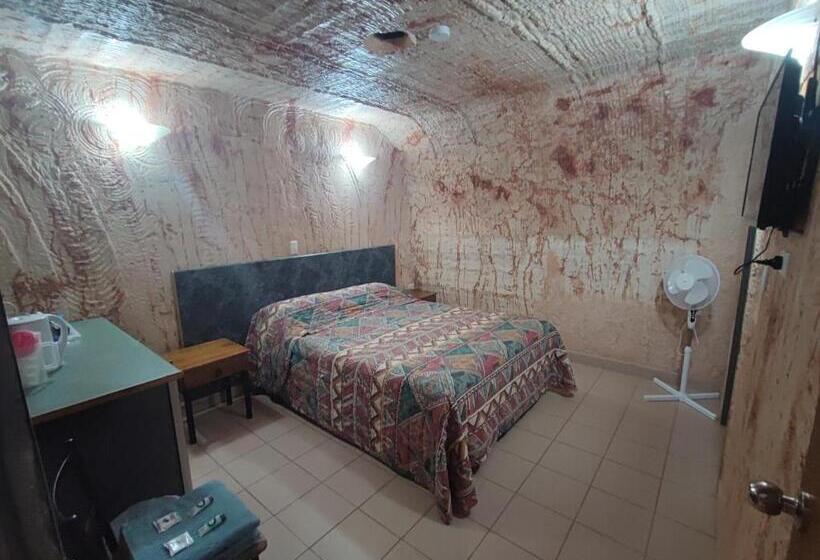 Radeka Downunder Underground Motel