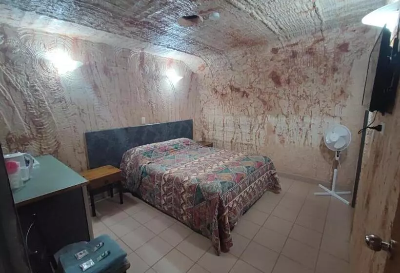 Radeka Downunder Underground Motel