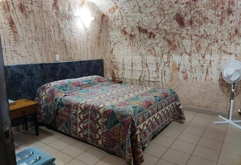 Radeka Downunder Underground Motel