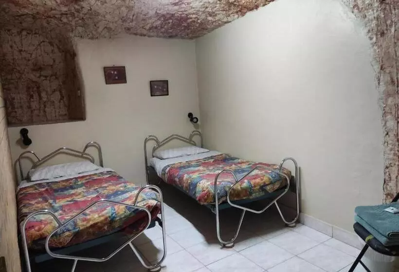 Radeka Downunder Underground Motel