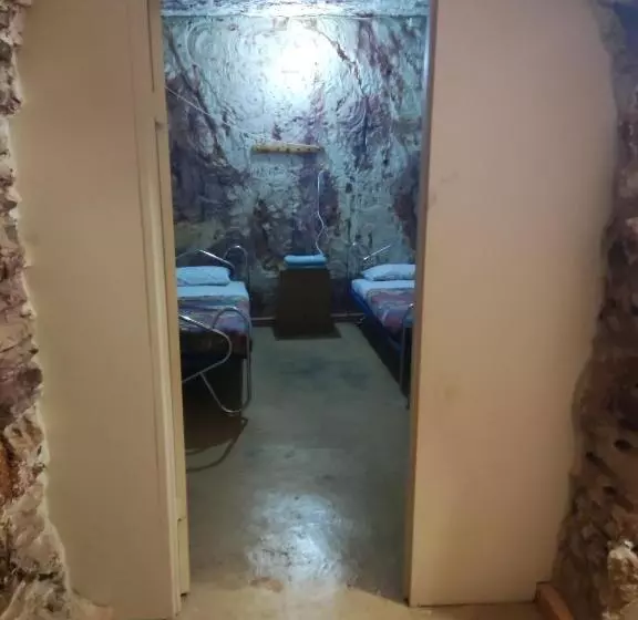 Radeka Downunder Underground Motel