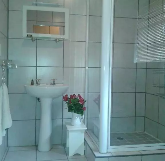 Shamrock Arms Guest Lodge