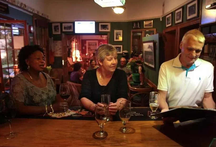 Shamrock Arms Guest Lodge