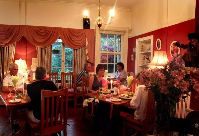 Shamrock Arms Guest Lodge