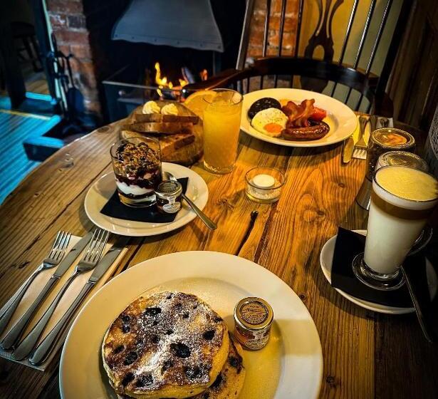 민박 The Marlborough Dedham