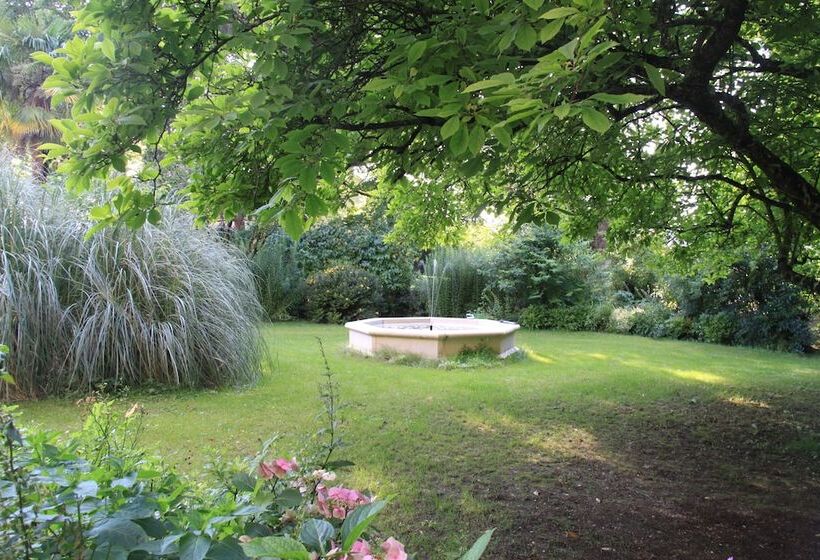 فندق Chateau De Coubloust