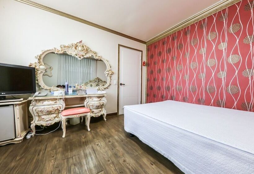 Hotel Chungju Goungjeon