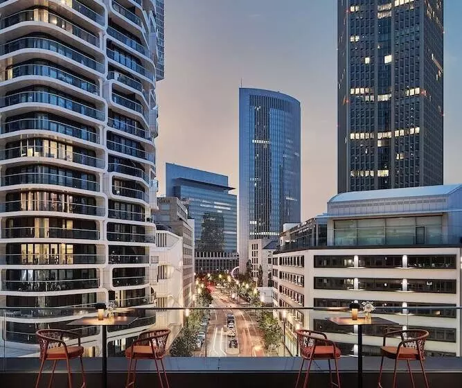 Hotelli NH Collection Frankfurt Spin Tower