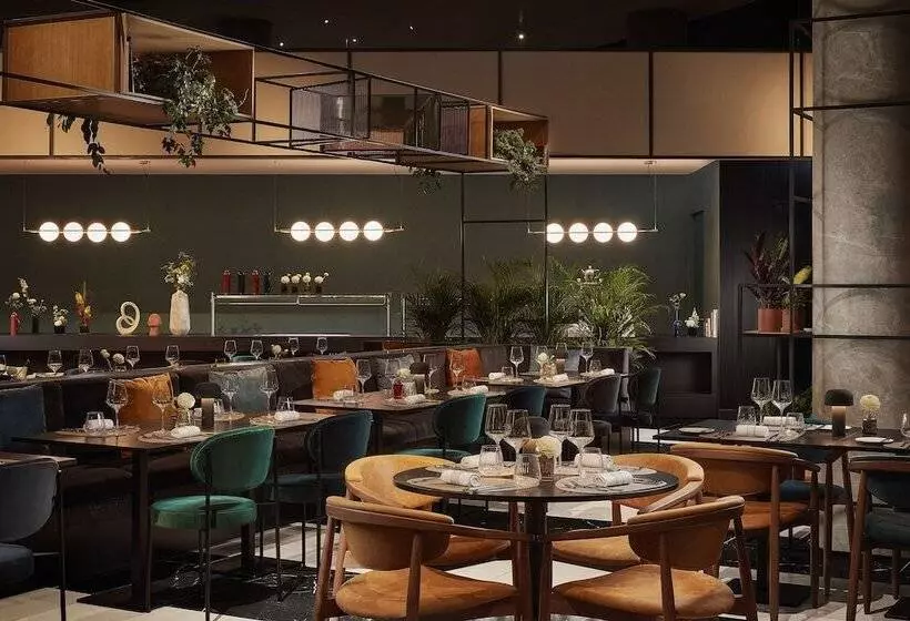 Hotelli NH Collection Frankfurt Spin Tower