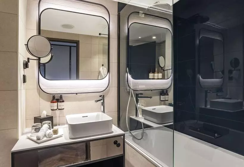 Hotelli NH Collection Frankfurt Spin Tower