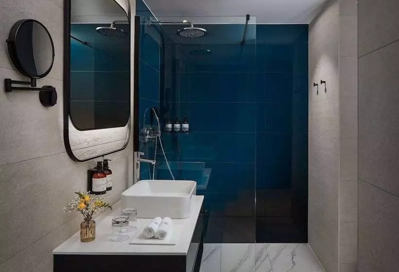 Hotelli NH Collection Frankfurt Spin Tower