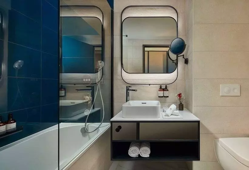 Hotelli NH Collection Frankfurt Spin Tower