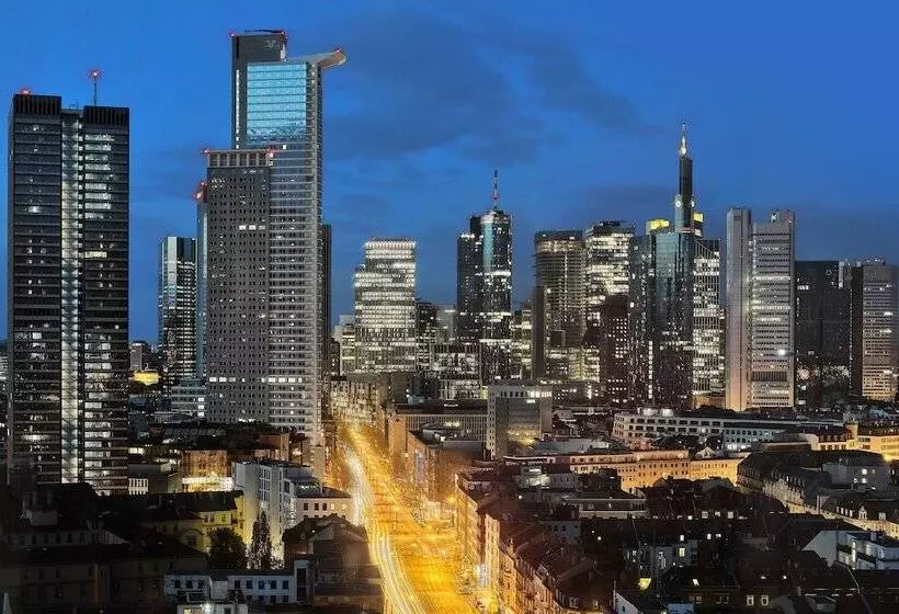 Hotelli NH Collection Frankfurt Spin Tower