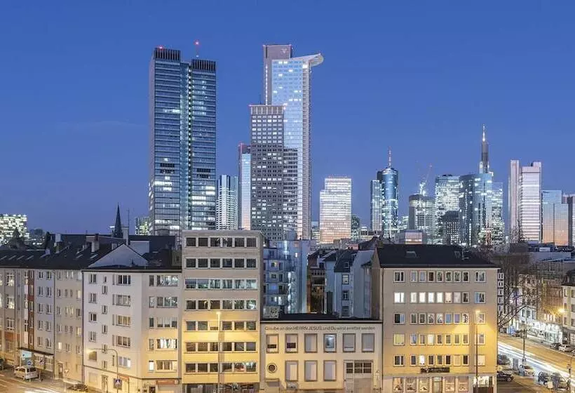 Hotelli NH Collection Frankfurt Spin Tower