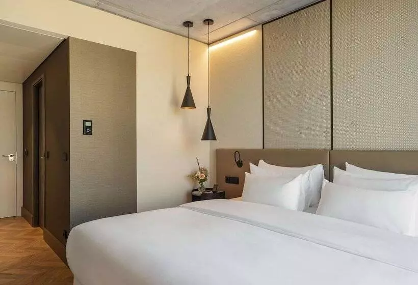 Hotelli NH Collection Frankfurt Spin Tower