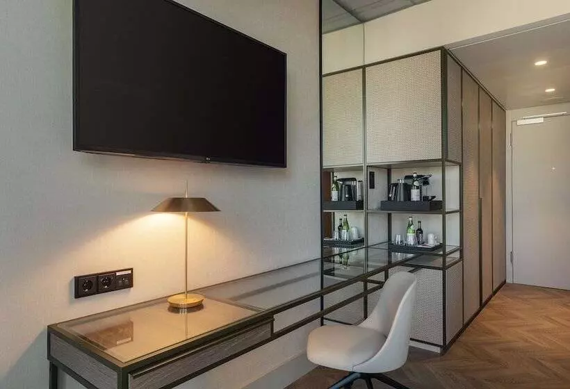 Hotelli NH Collection Frankfurt Spin Tower