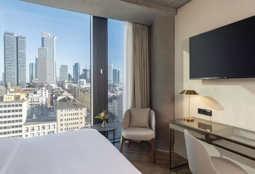 Hotelli NH Collection Frankfurt Spin Tower