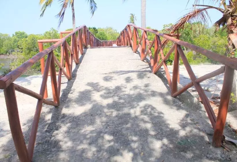 Hotelli Saadani Park