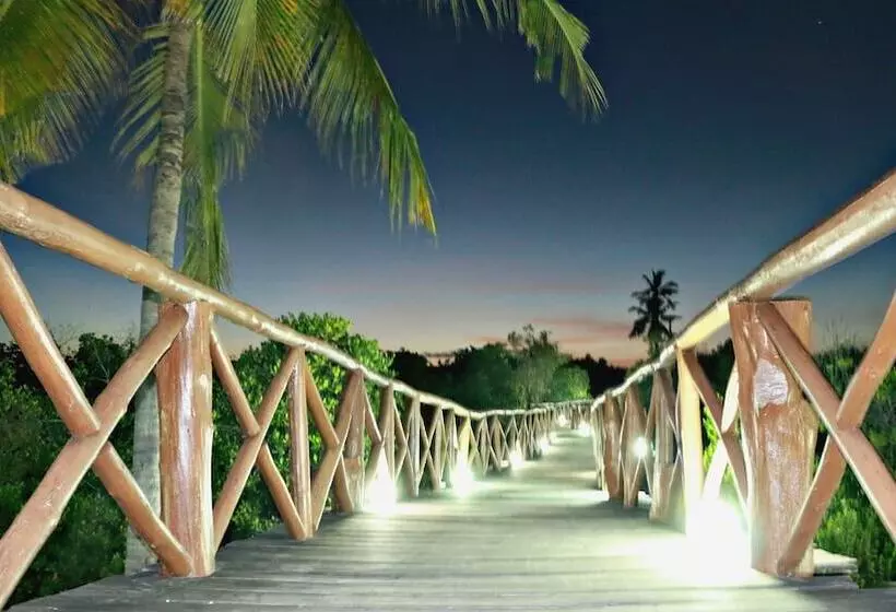 Hotelli Saadani Park