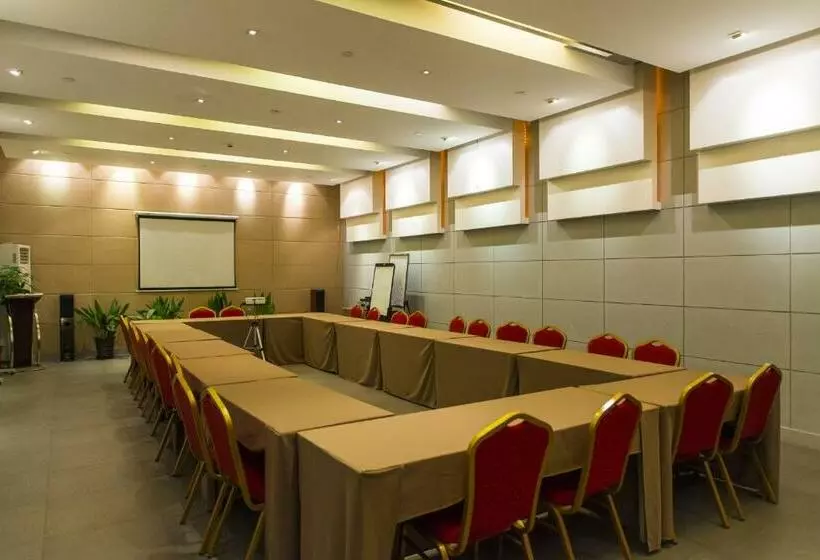 Hotelli Jinjiang Inn Select Suqian Bus Terminal