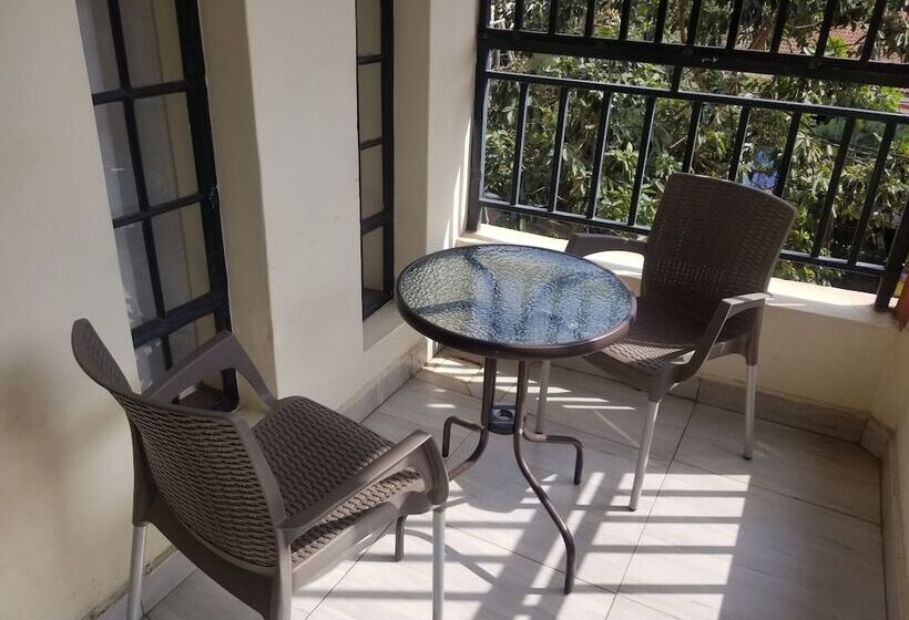 هتل Mani S Home Away From Home