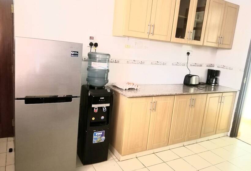 هتل Mani S Home Away From Home