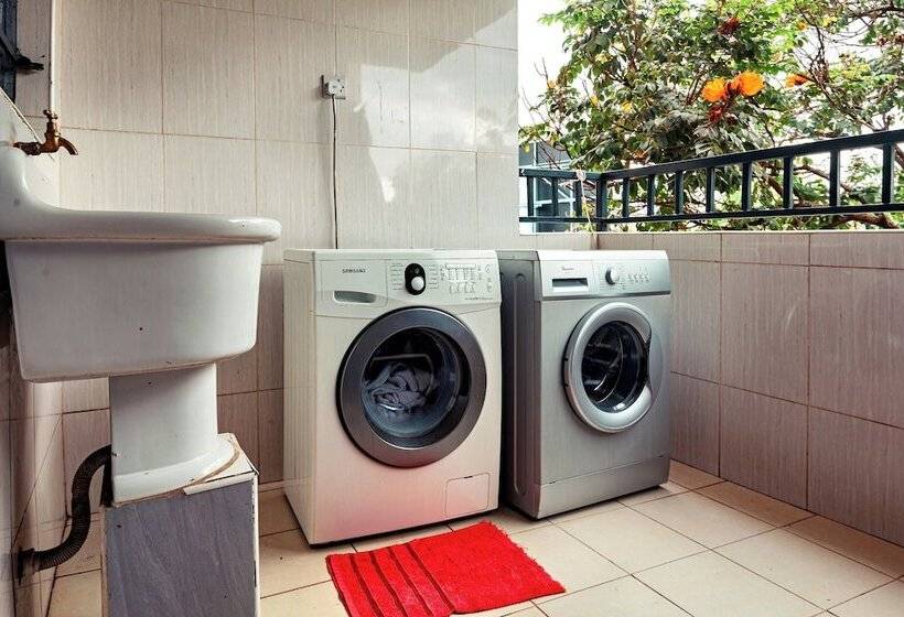 هتل Mani S Home Away From Home