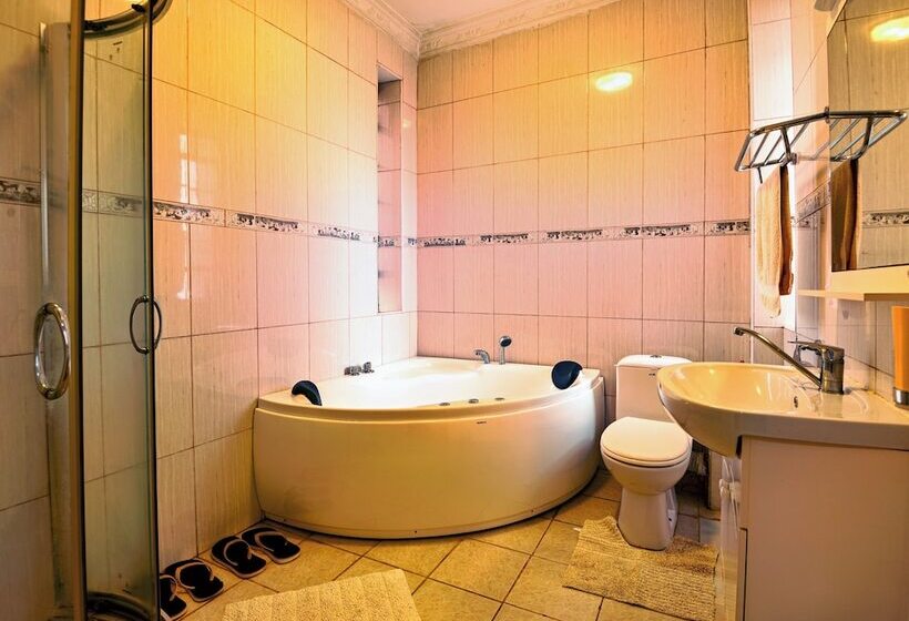 هتل Mani S Home Away From Home