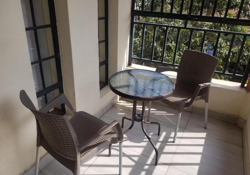 هتل Mani S Home Away From Home