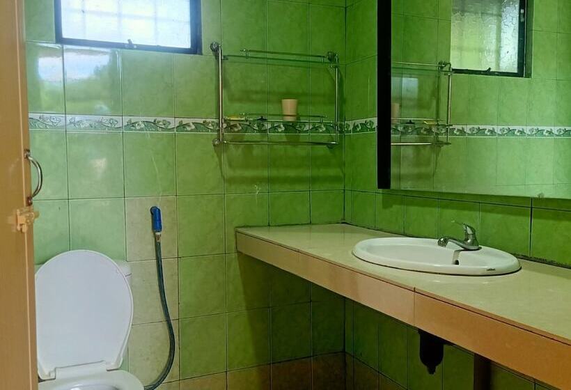 فندق Oyo Home 90352 Muan's Homestay