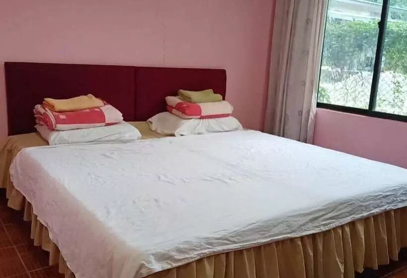 ホテル Oyo Home 90352 Muan's Homestay
